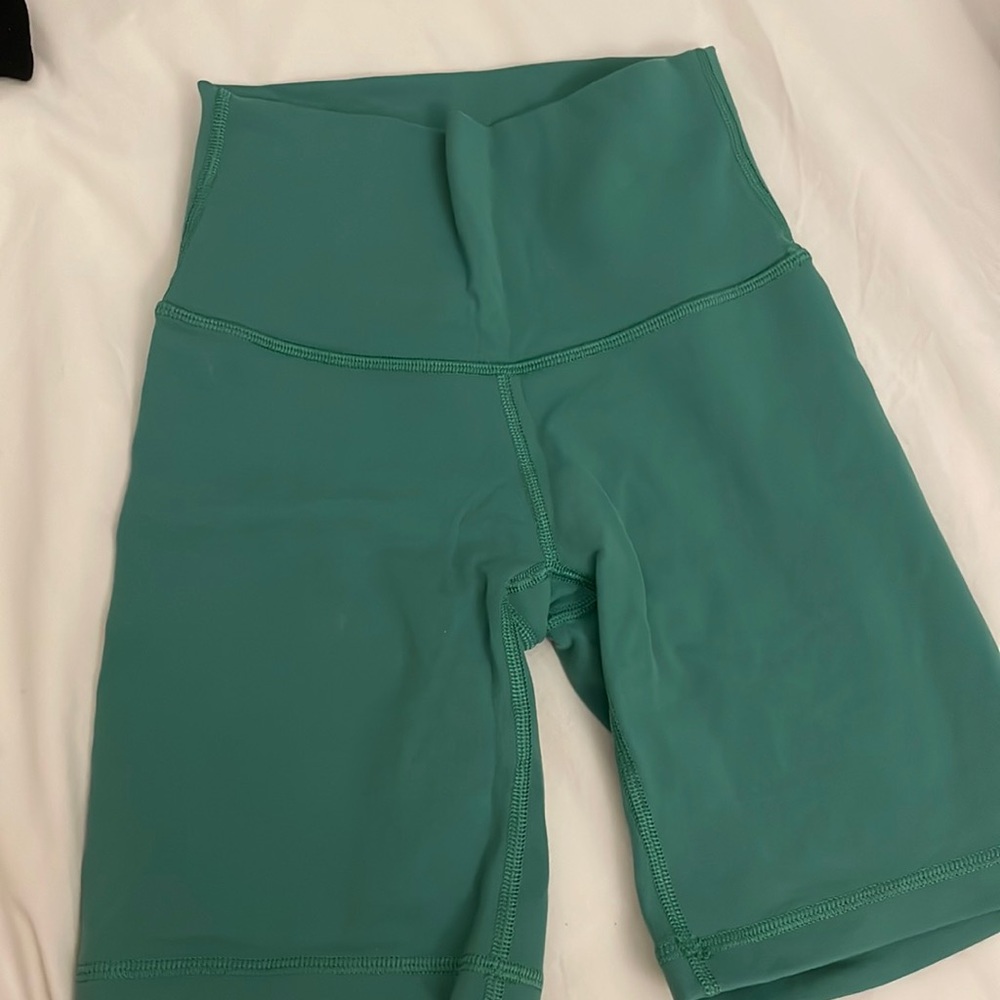 Aritzia green biker shorts